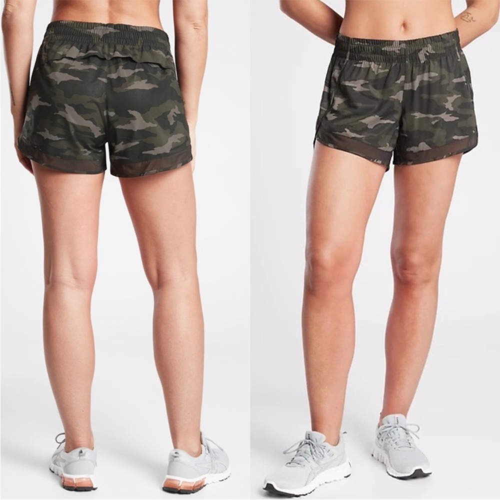Athleta Printed Mesh Racer Run Short 4” in Camo - Size XS